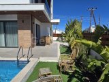 Girne Çatalköy'de satılık 4+1 özel havuzlu villa