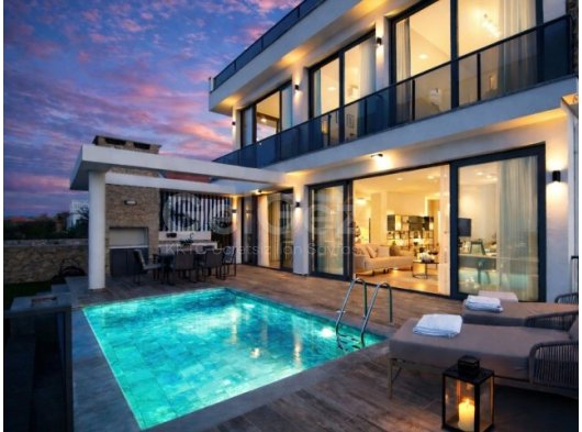 ???? Girne Esentepe’de Lüks 3+1 Villa – Deniz ve Dağ Manzaralı ve taşınmaya hazır.Bankasız ve faizsiz taksitlendirme imkanı