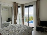 Girne Esentepe'de Deniz ve Dağ Manzaralı Şık Villa!