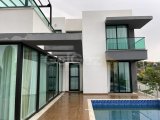 Girne Esentepe'de Deniz ve Dağ Manzaralı Şık Villa!