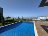 Girne Esentepe'de Deniz ve Dağ Manzaralı Şık Villa!