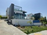 Girne Esentepe'de Deniz ve Dağ Manzaralı Şık Villa!