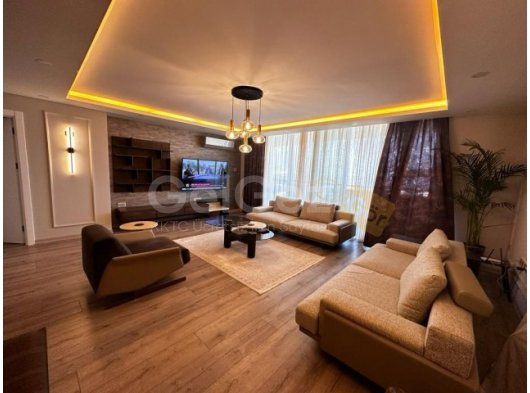 Girne Merkez'de Deniz ve Dağ Manzaralı 3+1 Daire - Yatırım Fırsatı!