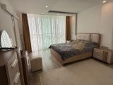 Girne Merkez'de Deniz ve Dağ Manzaralı Yarı Eşyalı 3+1 Daire!