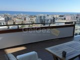 Girne Merkez'de Deniz ve Dağ Manzaralı Yarı Eşyalı 3+1 Daire!