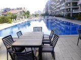 Girne Merkez'de havuzlu sitede satılık 2+1 daire