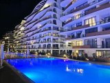 Girne Merkez'de havuzlu sitede satılık 2+1 daire