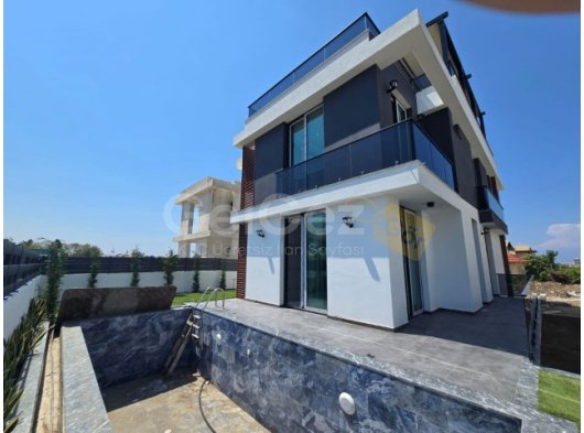 Girne Alsancak'ta Merit Oteller bölgesinde modern villa