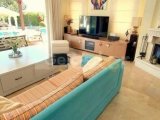 Muhteşem deniz ve dağ manzaralı, havuzlu 3+1 villa