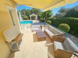 Muhteşem deniz ve dağ manzaralı, havuzlu 3+1 villa