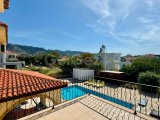 Karşıyaka bölgesinde satılık geniş arazili (2246 m2)villa!!