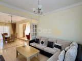 Karşıyaka bölgesinde satılık geniş arazili (2246 m2)villa!!