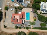 Karşıyaka bölgesinde satılık geniş arazili (2246 m2)villa!!