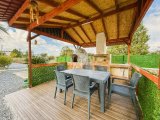 Karşıyaka bölgesinde satılık geniş arazili (2246 m2)villa!!