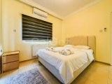 Karşıyaka bölgesinde satılık geniş arazili (2246 m2)villa!!