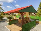 Karşıyaka bölgesinde satılık geniş arazili (2246 m2)villa!!