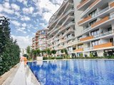Girne merkezde satılık 2+1 daire havuzlu sitede