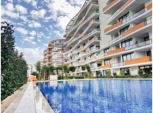 Girne merkezde satılık 2+1 daire havuzlu sitede