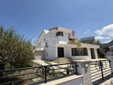 Girne Zeytinlik'te Eşsiz 4+1 Girne Merkeze çok yakın Villa