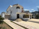 Girne Zeytinlik'te Eşsiz 4+1 Girne Merkeze çok yakın Villa