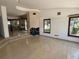 Girne Zeytinlik'te Eşsiz 4+1 Girne Merkeze çok yakın Villa