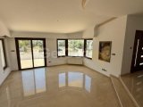 Girne Zeytinlik'te Eşsiz 4+1 Girne Merkeze çok yakın Villa