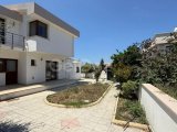 Girne Zeytinlik'te Eşsiz 4+1 Girne Merkeze çok yakın Villa