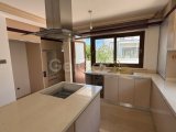 Girne Zeytinlik'te Eşsiz 4+1 Girne Merkeze çok yakın Villa