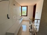 Girne Zeytinlik'te Eşsiz 4+1 Girne Merkeze çok yakın Villa