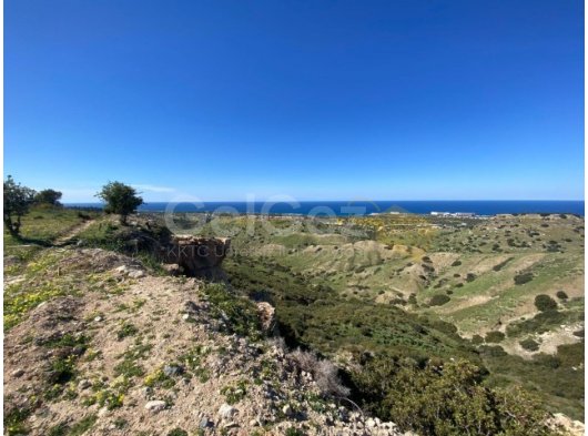 Girne/Arapköy'de satılık 943m2 deniz manzarası kapanmaz arsa