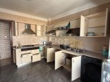 Girne Merkez’de Havuzlu sitede 3 + 1 kiralık daire