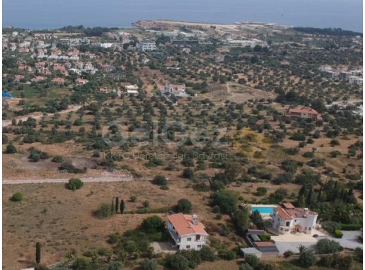 Girne/Ozanköy'de satılık 2 dönüm 2 evlek arazi