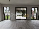 Girne Alsancak’ta Satılık 2+1 Daire – Dağ ve Deniz Manzaralı Lüks Yaşam!