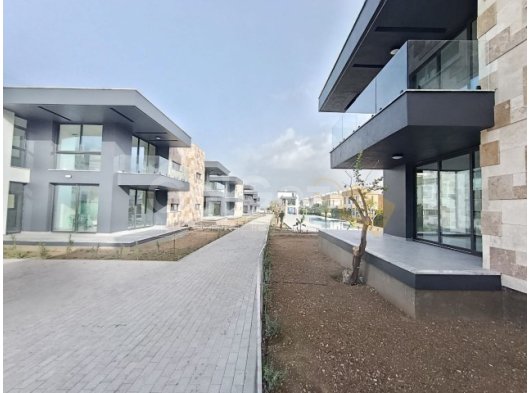 Gırne Alsancak Merıt Oteller Bolgesınde Satılık 2+1 daıreler