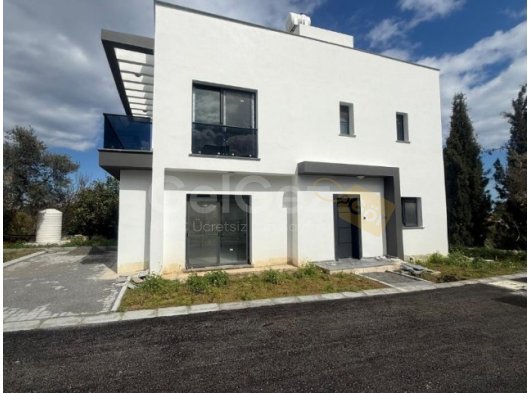 Girne-Alsancak’ta satılık 3 + 1 villa