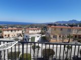 Girne/Arapköy'de satılık 2+1 havuzlu site içerisinde daire