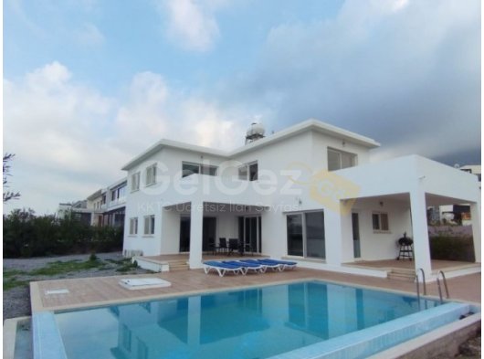 Girne Çatalköy'de satılık 3+1 villa