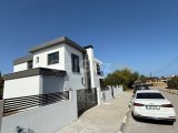 Girne/Çatalköy’de satılık 4+1 özel havuzlu lüks villa