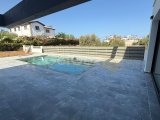 Girne/Çatalköy’de satılık 4+1 özel havuzlu lüks villa
