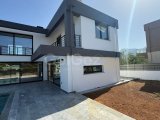 Girne/Çatalköy’de satılık 4+1 özel havuzlu lüks villa