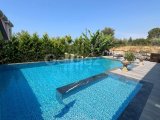 Girne/Çatalköyde satılık 6+2 özel havuzlu villa