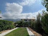 Girne/Çatalköyde satılık 6+2 özel havuzlu villa