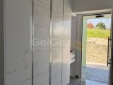 Girne/Çatalköyde dağ ve önü kapanmaz deniz manzaralı 9+2 satılık villa