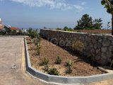 Girne/Çatalköyde dağ ve önü kapanmaz deniz manzaralı 9+2 satılık villa