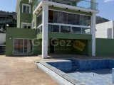 Girne/Çatalköyde dağ ve önü kapanmaz deniz manzaralı 9+2 satılık villa