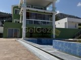 Girne/Çatalköyde dağ ve önü kapanmaz deniz manzaralı 9+2 satılık villa
