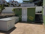 Girne/Çatalköyde dağ ve önü kapanmaz deniz manzaralı 9+2 satılık villa