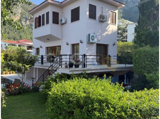 Girne/Edremitte satılık 3+1 özel havuzlu villa