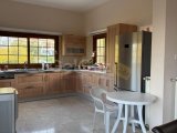 Girne/Edremitte satılık 3+1 özel havuzlu villa