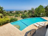 Girne Edremit'te 4+1 Özel Havuzlu Satılık Villa